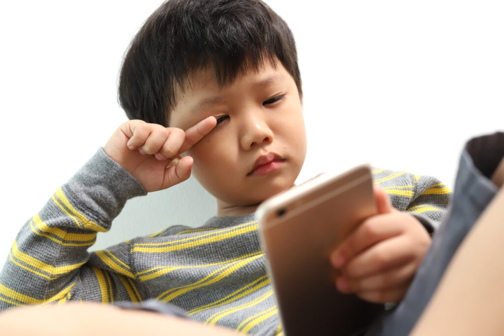 Kebiasaan Sepele Ini Bikin Mata Anak Cepat Rusak, Sudah Terjadi Sebelum ke Optik!
