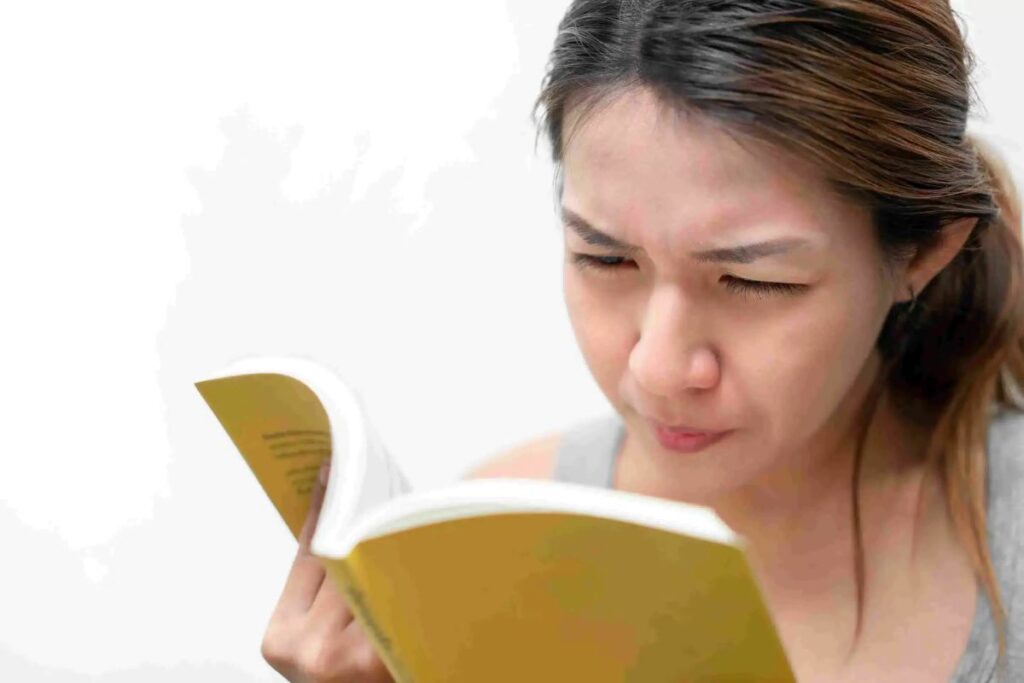 Sering Memicingkan Mata? Bisa Jadi Tanda Anda Mengalami Mata Minus!